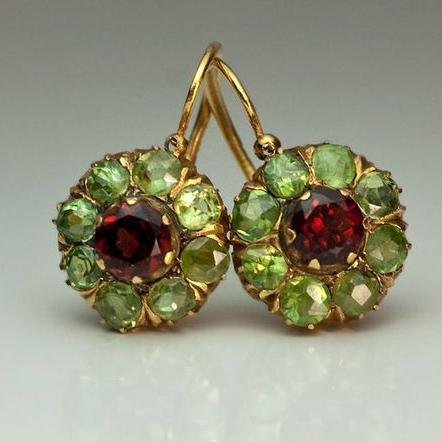 Savannah | Chic Round Earrings with Green & Red Crystals