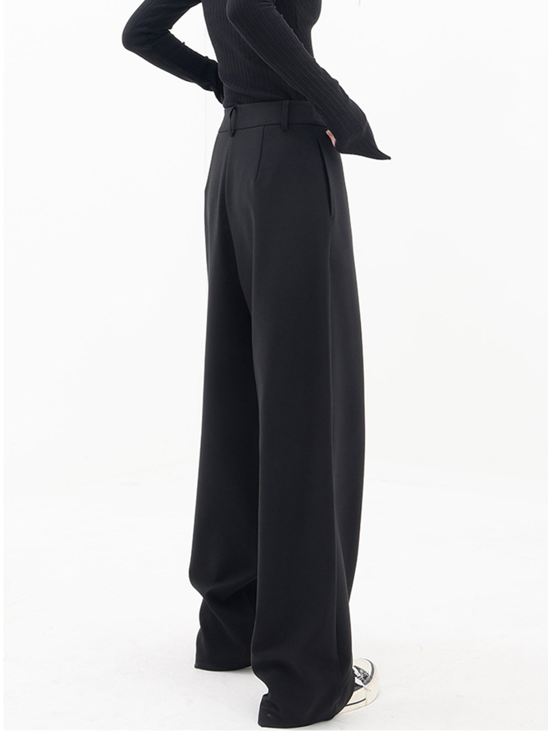 Cleo | Modern baggy trousers