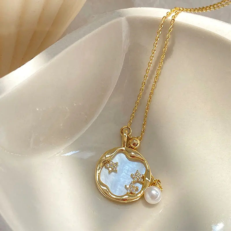Liora | Gold Collar with Moonstone & Pearl